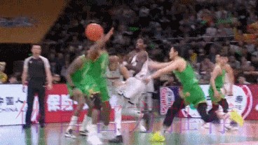 攻防一体！奎因全场12中10，三分7中6砍下30分4板4助5抢断