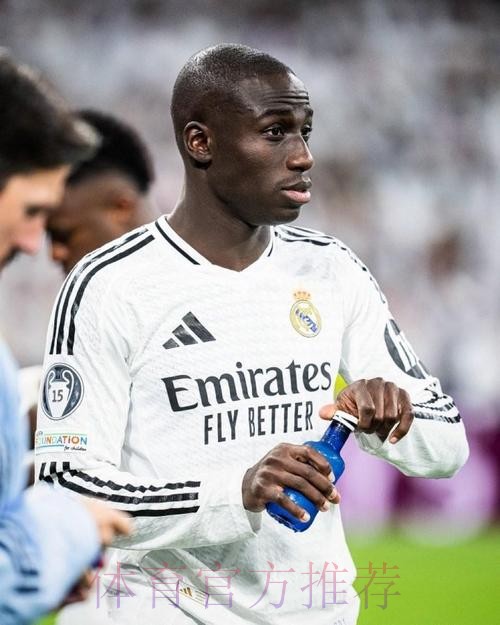 记者:门迪周二参加了皇马合练 已经得到出场许可 记者:门迪周二参加了皇马合练 已经得到出场许可