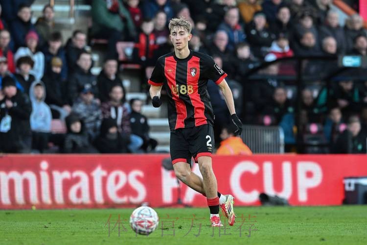 马卡：切尔西也想要西班牙后卫怀森 将与皇马竞争